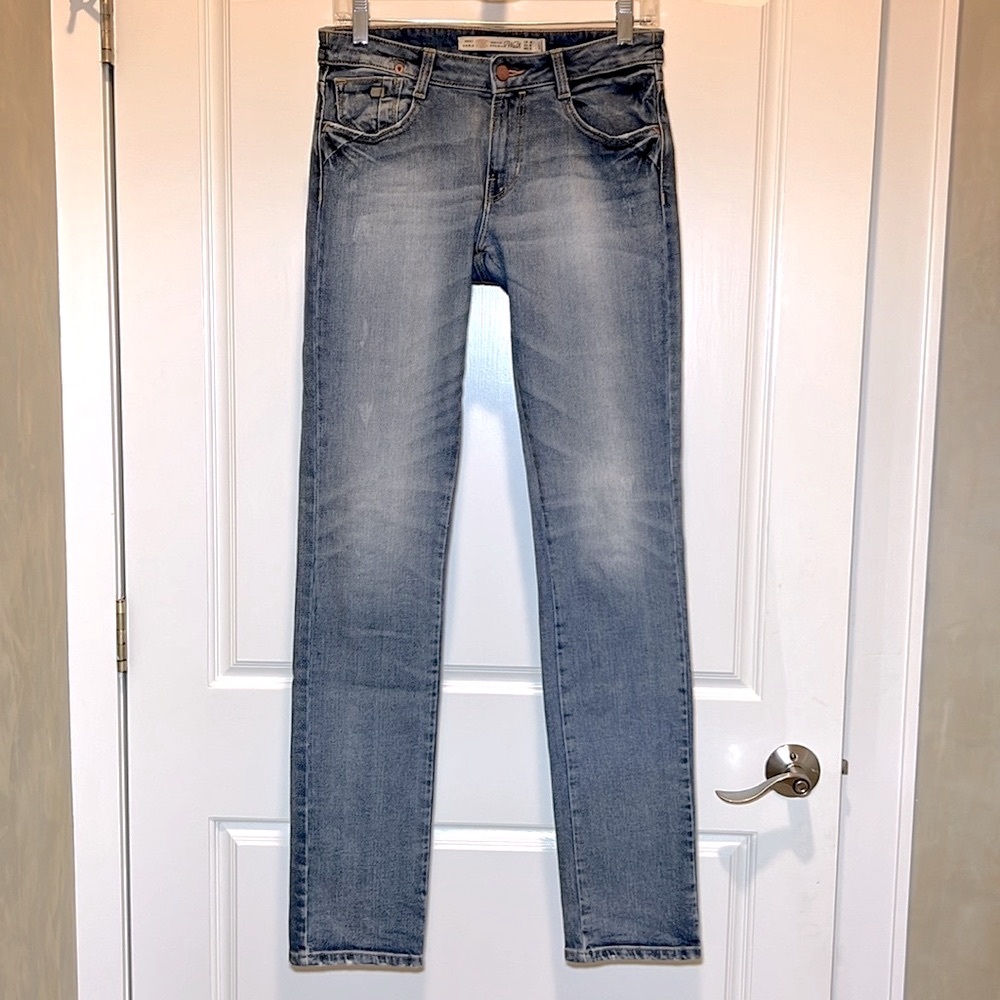 Zara premium lightly distressed 5 pocket jean Sz 6